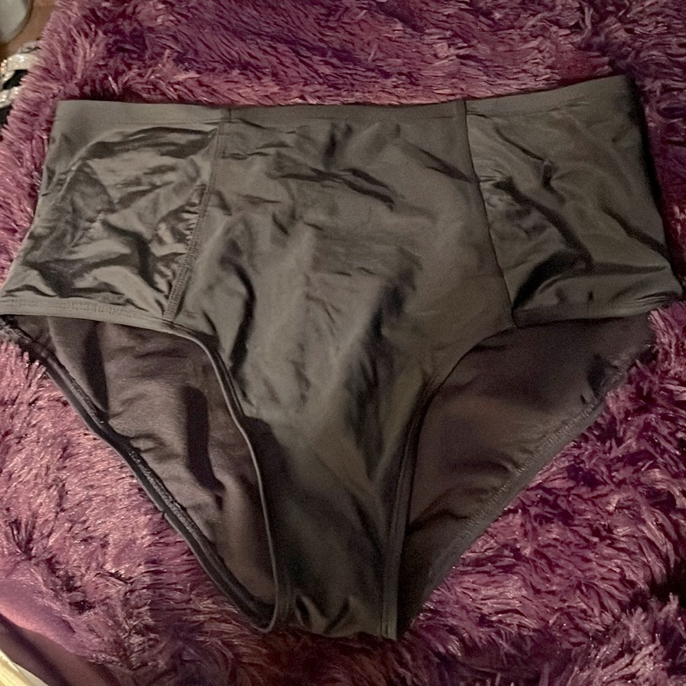 High waisted black swim bottom old navy xl can never go wrong